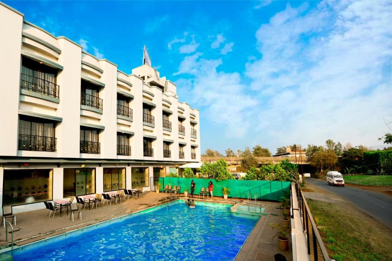 Hotel Aristro Lonavala Exteriör bild