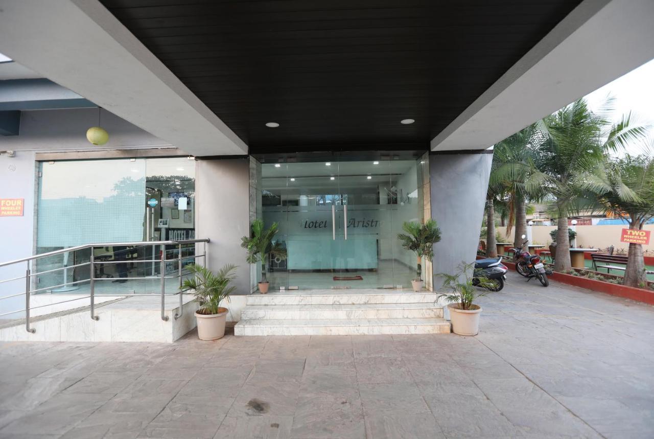 Hotel Aristro Lonavala Exteriör bild