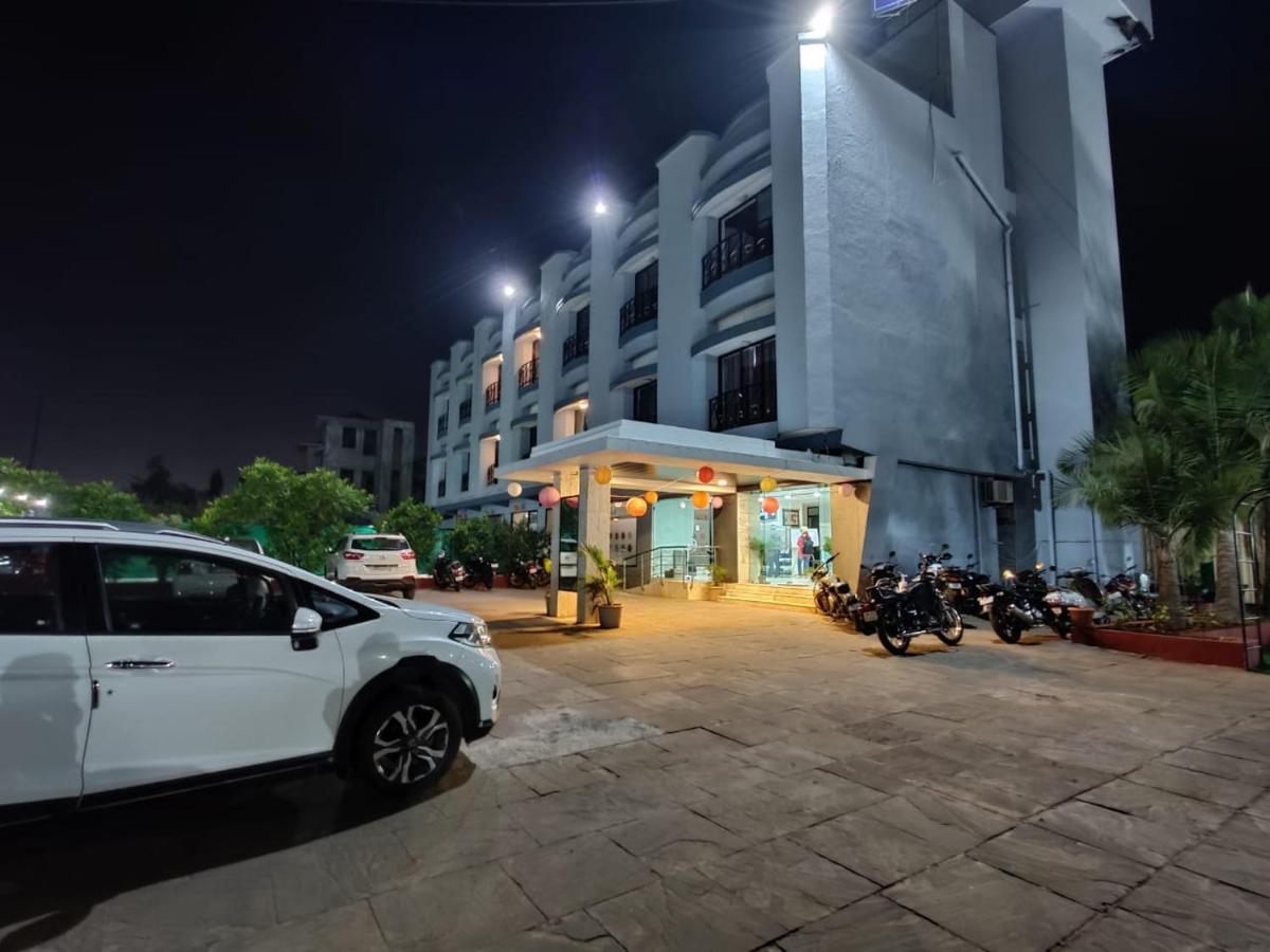 Hotel Aristro Lonavala Exteriör bild