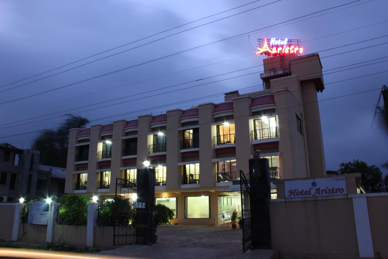 Hotel Aristro Lonavala Exteriör bild