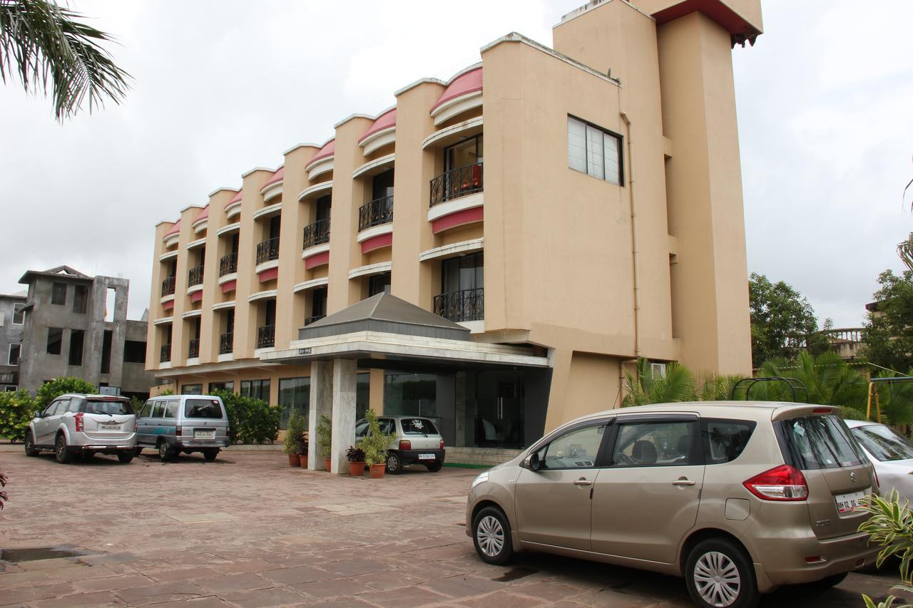 Hotel Aristro Lonavala Exteriör bild
