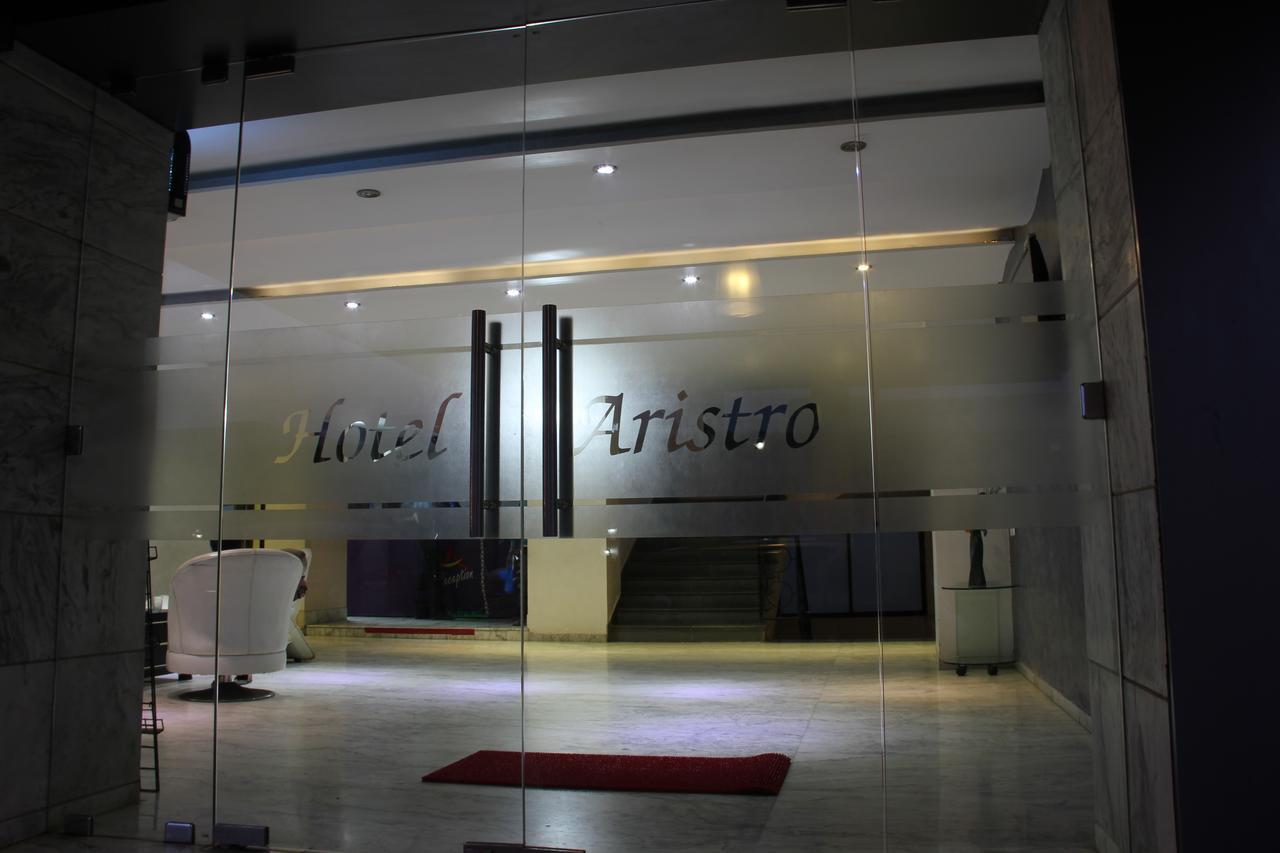Hotel Aristro Lonavala Exteriör bild