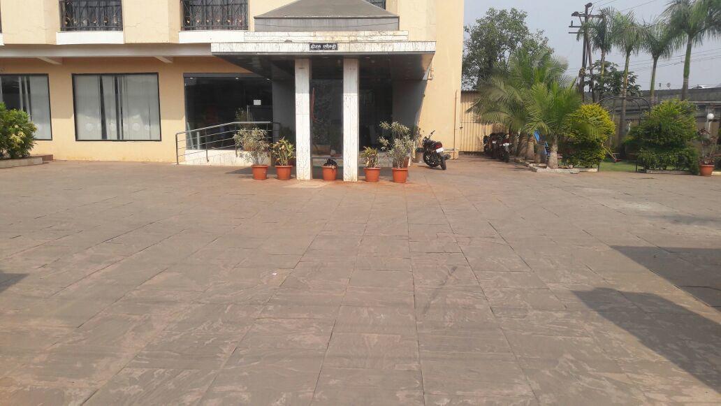 Hotel Aristro Lonavala Exteriör bild