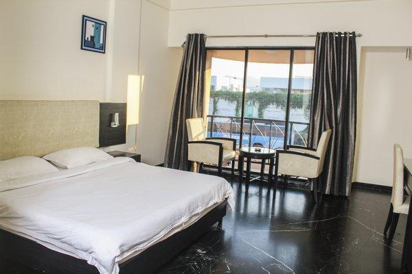 Hotel Aristro Lonavala Rum bild