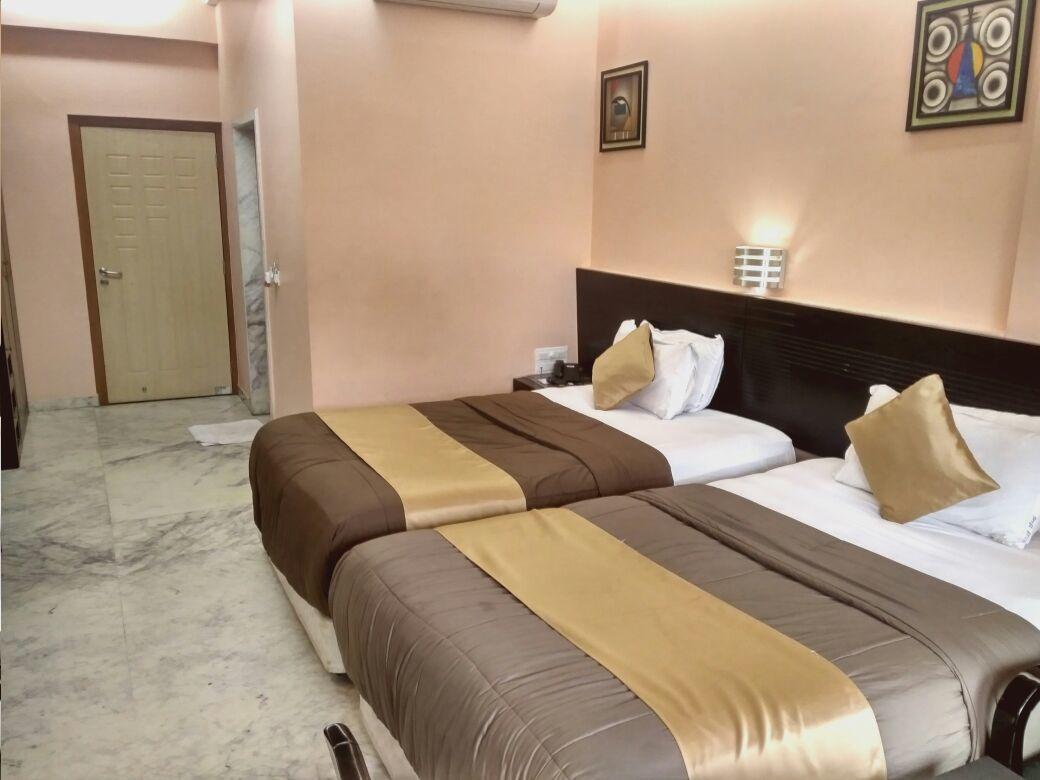 Hotel Aristro Lonavala Exteriör bild