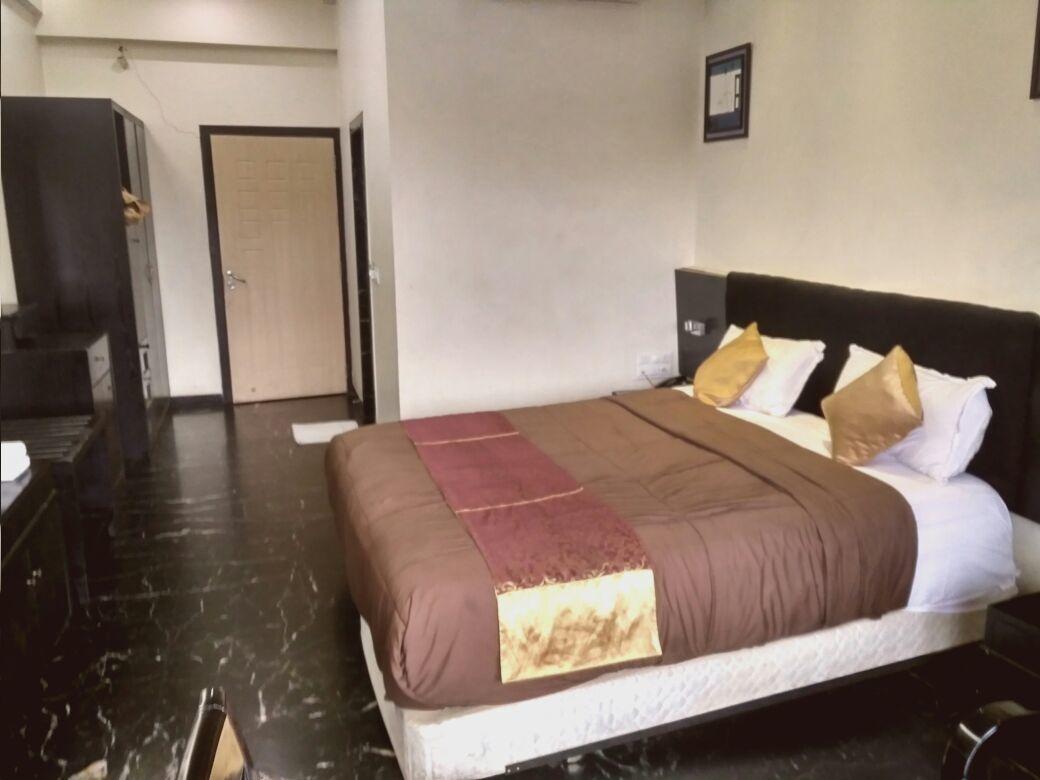 Hotel Aristro Lonavala Exteriör bild